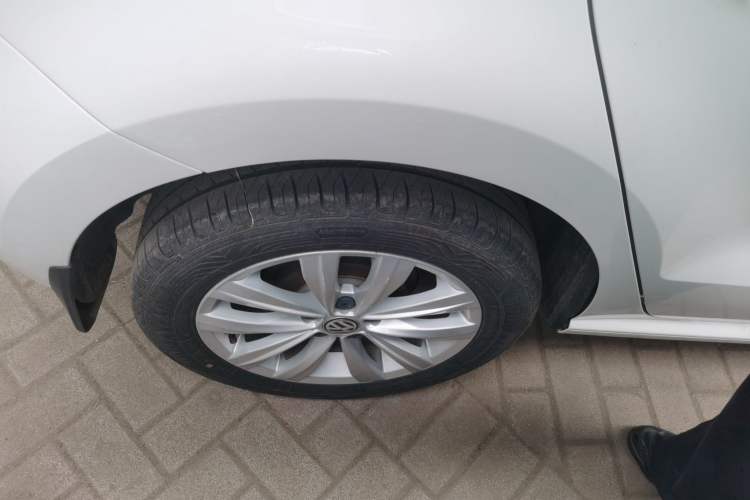 Used Volkswagen Polo 2016 1.6L Automatic Comfort Model Right Rear Wheel Hub