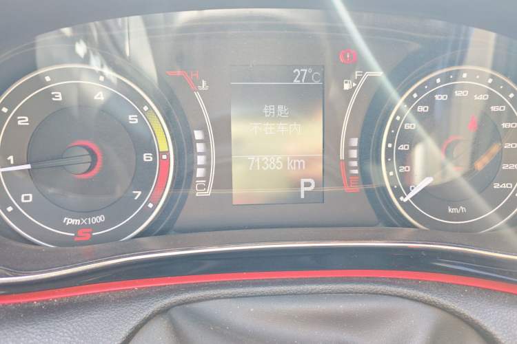 Used Fiat Viaggio 2015 1.4T Automatic Enjoyment Edition Odometer Close Up