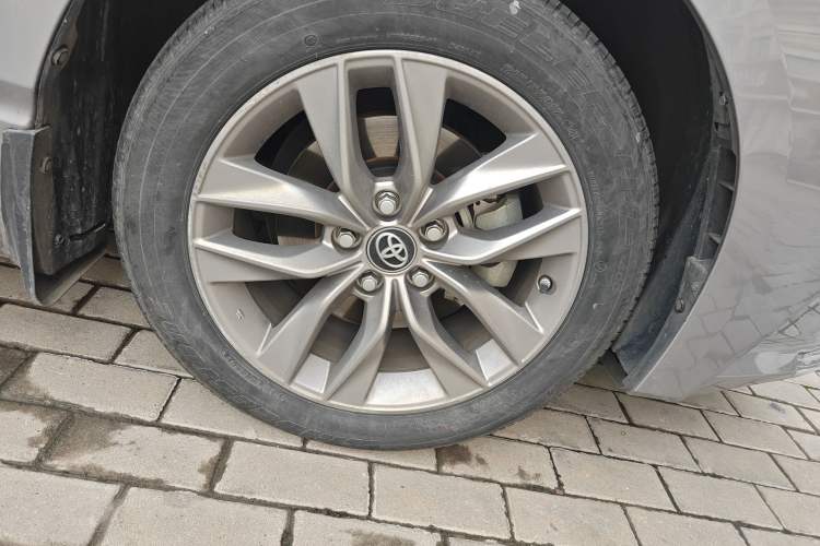 Used Toyota Avalon 2019 Dual-Engine 2.5L Luxury Edition China VI Standard
