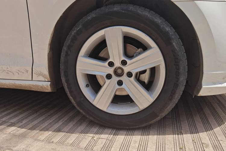 Used Volkswagen Lamando 2019 230TSI DSG Vision Edition China V Standard Right Front Wheel Hub