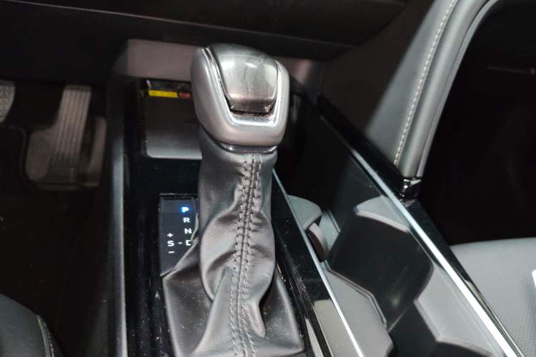 Used Toyota Camry 2024 Dual-Motor 2.0 HGVP Luxury Edition
