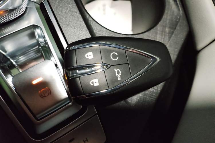 Used Changan UNI-V iDD 2024 Blue Whale Smart Electric iDD 136km Luxury Model
