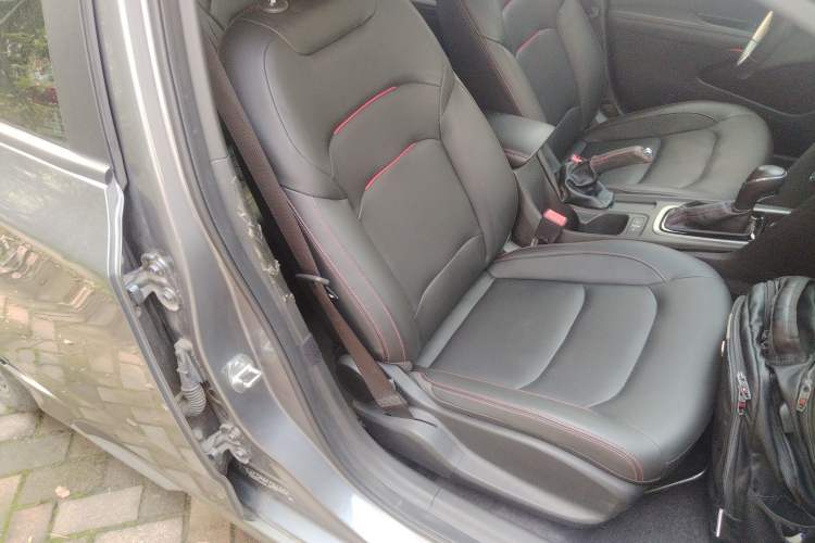 Used Chevrolet Monza 2020 Light Hybrid RS 330T Automatic Thrill Edition Right Front Seat