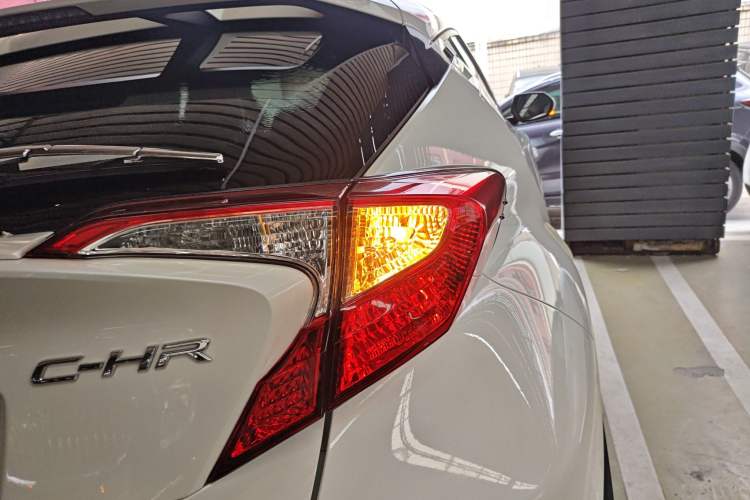 Used Toyota C-HR 2018 2.0L Leading Edition China V-standard Exterior 3