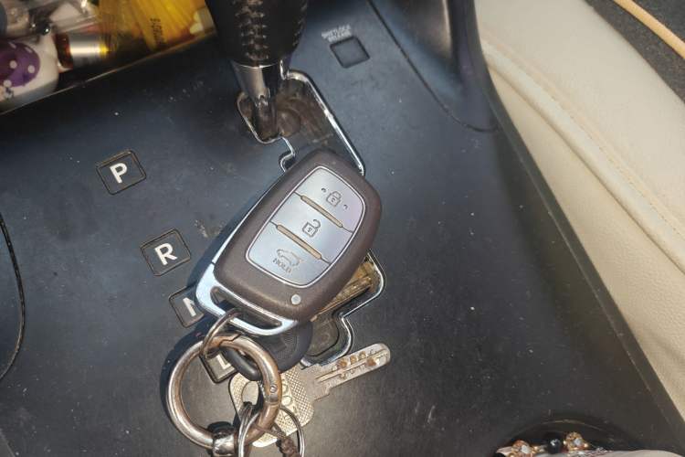 Used Hyundai ix35 2013 2.0L Automatic Two-Wheel Drive Smart GLS China IV Standard