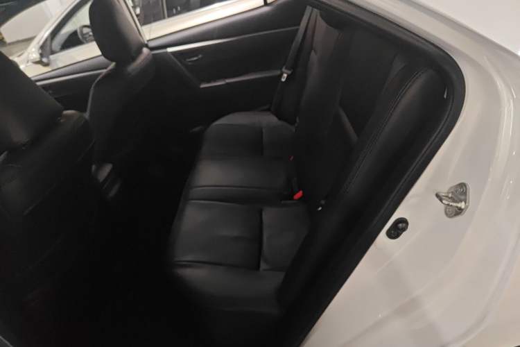 Used Toyota Levin 2016 Dual-Engine 1.8H GS E-CVT Elite Model with Sunroof Left Rear Seat