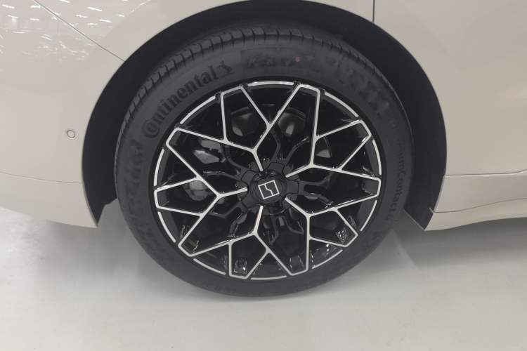 Used Zeekr 001 2025 WE Edition 95 kWh All-Wheel Drive Exterior 5