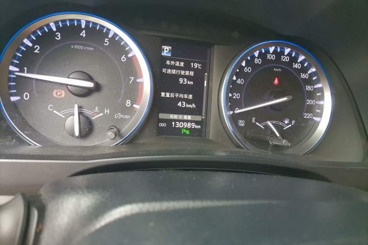 Used Toyota Highlander 2018 2.0T Four-Wheel Drive Prestige Version 7 Seats China V Emission Standard Odometer Close Up