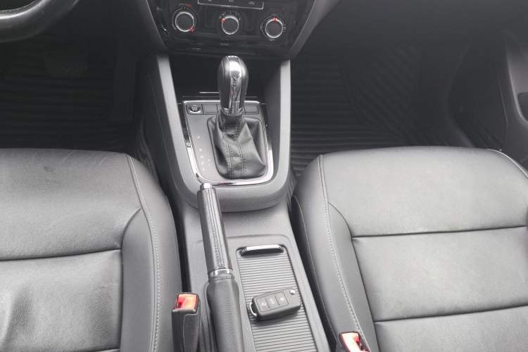 Used Volkswagen Sagitar 2017 230TSI Automatic Comfort Version
