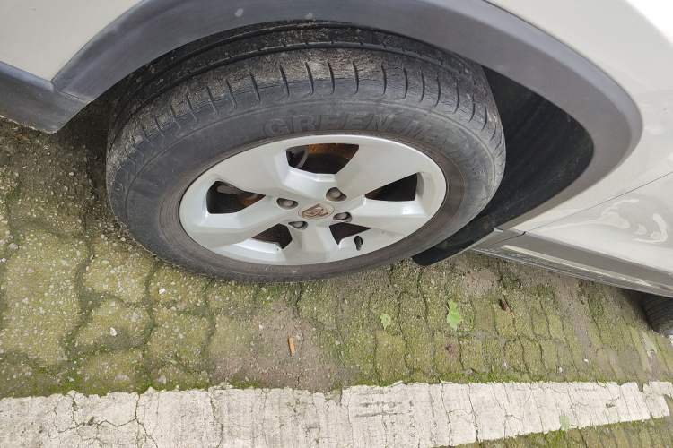 Used Baojun 510 2017 1.5L Manual Fashion Model Left Front Wheel Hub