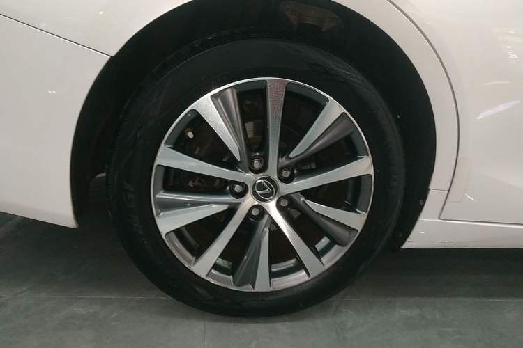 Used Lexus ES 2018 200 Excellence Edition China V Standard
