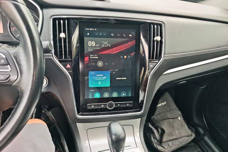 Used Roewe RX5 2016 20T Two-Wheel Drive Automatic Internet Smart Edition Audio And AC Panel