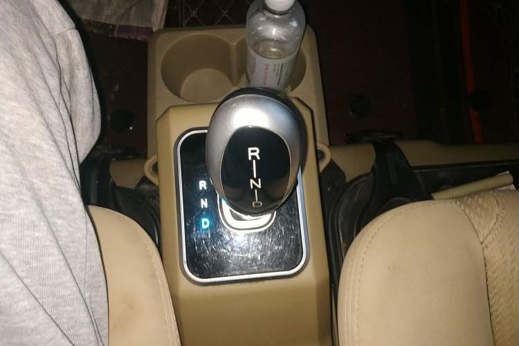 Used Dongfeng Xiaokang EC36 2018 Standard Model Starheng Battery Gear Lever