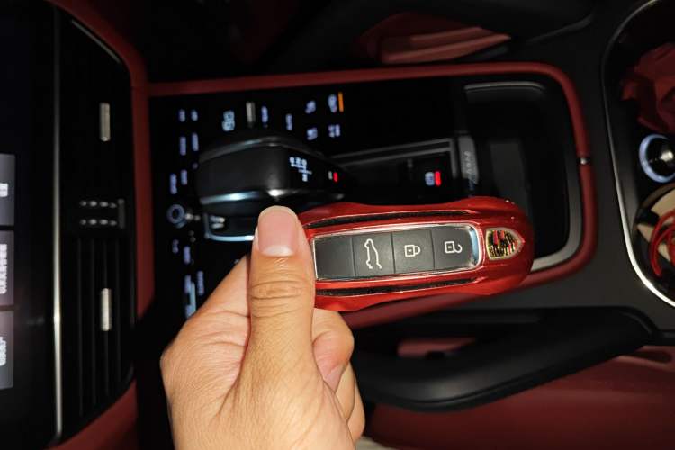 Used Porsche Cayenne 2023 Cayenne Coupé 3.0T Platinum Edition Vehicle Key