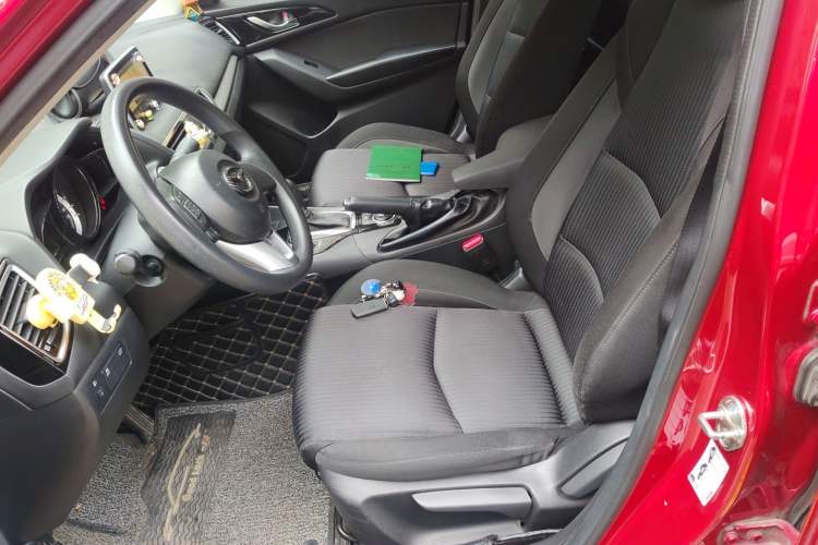 Used Mazda 3 Axela 2016 Sedan 1.5L Automatic Luxury Model
