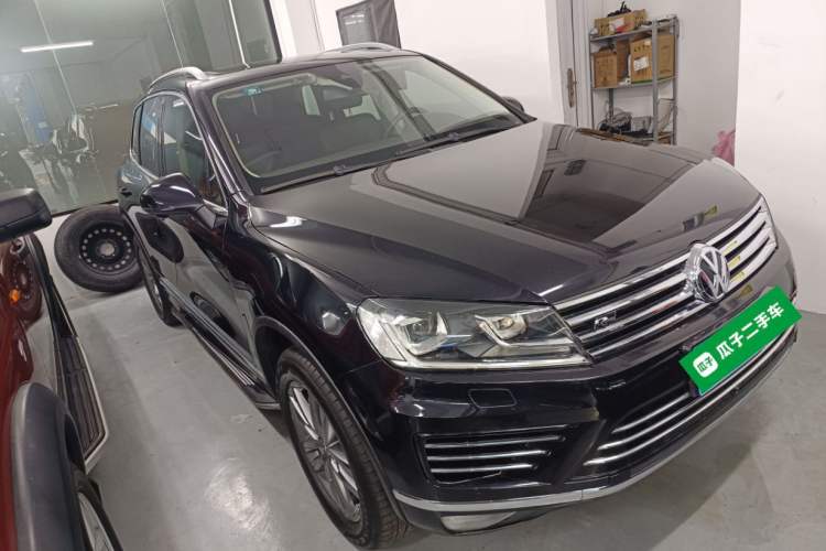 Used Volkswagen Touareg 2016 3.0 TSI High-End Version Front Right 45 Deg