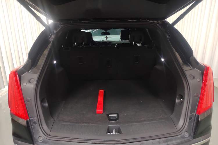 Used Cadillac XT5 2018 28E Four-Wheel Drive Tech Version Trunk