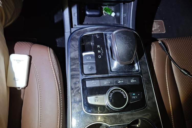 Used BYD Tang New Energy 2015 2.0T Four-Wheel-Drive Flagship Model