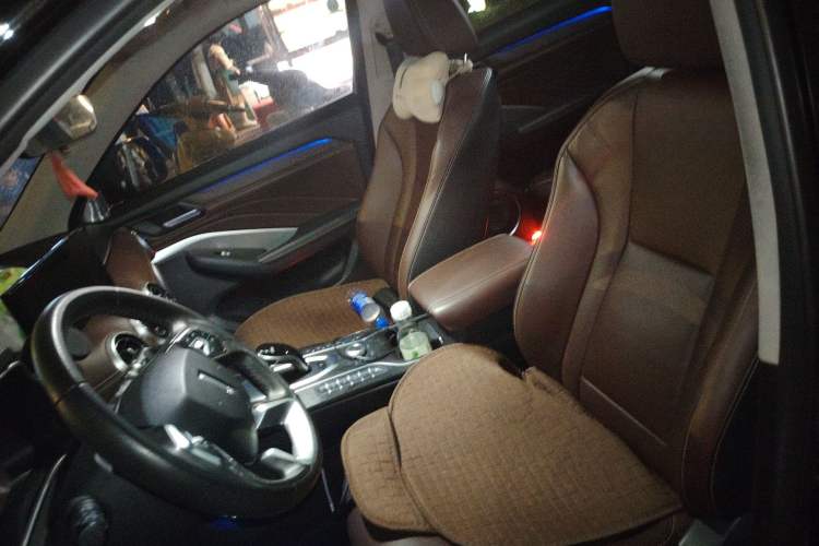 Used Wey VV6 2020 2.0T Two-Wheel Drive Smart Protection+
