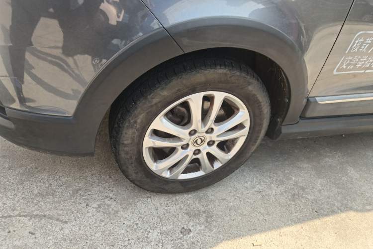 Used Dongfeng Fengon 360 2015 1.5L Manual Luxury 7-Seater China IV Standard
