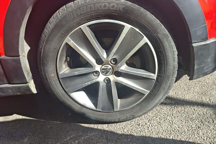 Used Volkswagen Polo 2012 1.6L Cross Polo MT Right Front Wheel Hub