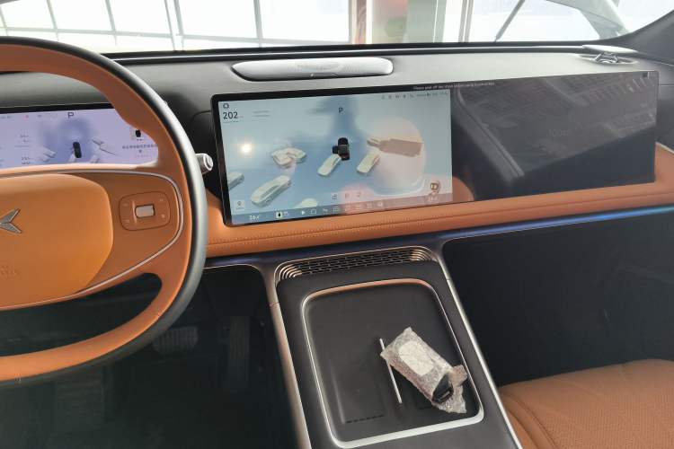 Used XPeng G9 2025 625 Long-Range Max Audio And AC Panel