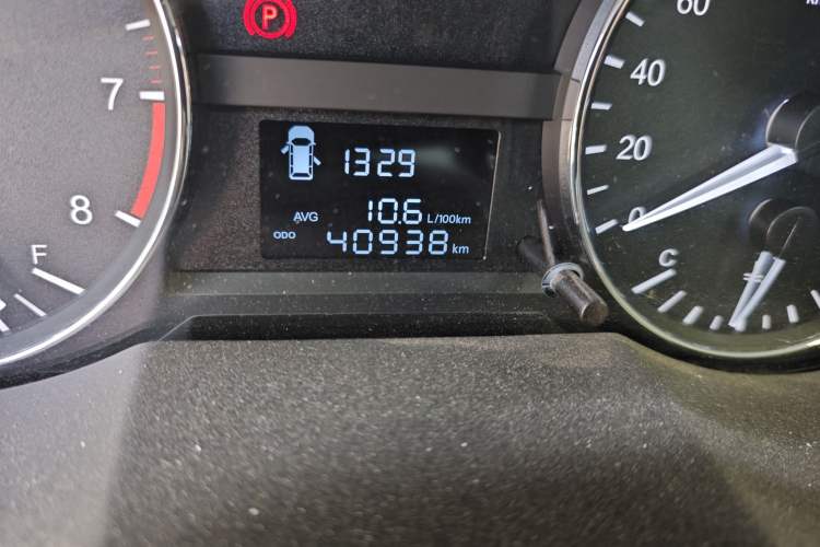 Used JAC Refine M3 2019 IKEA Edition 1.6L Luxury Smart Model Odometer Close Up