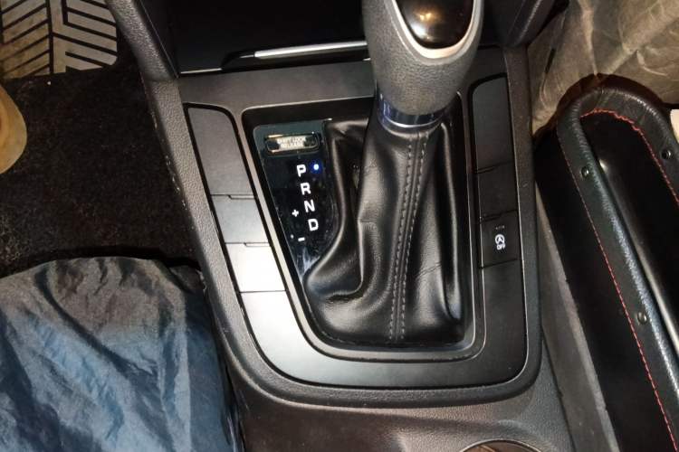 Used Hyundai Elantra (6th Generation / Lingdong) 2018 1.4T Dual-Clutch Xuan Dong · Dynamic Edition Gear Lever