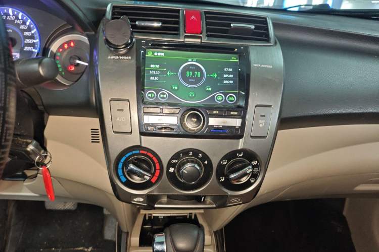 Used Honda City Classic 2012 1.5L Automatic Elite Edition Audio And AC Panel