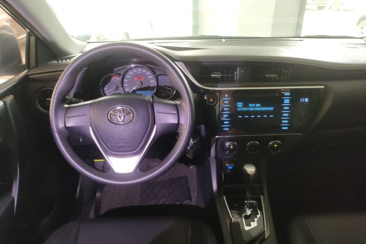 Used Toyota Corolla 2017 Revised Version 1.2T S-CVT GL Center Console