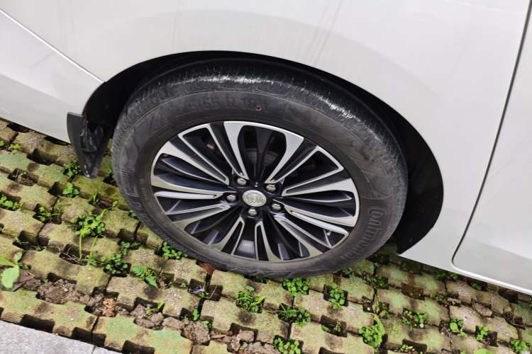 Used Buick GL8 2020 ES Land Cruiser 653T Luxury Model Right Rear Wheel Hub