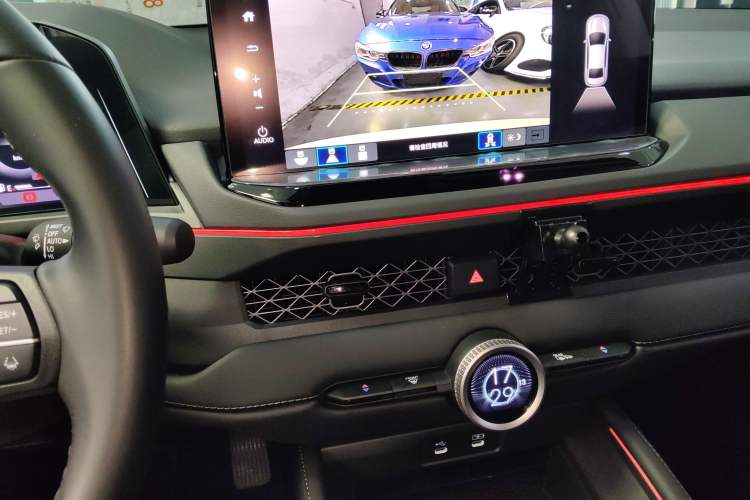 Used Honda Accord 2025 Sport Series 260TURBO Luxury Edition Audio And AC Panel