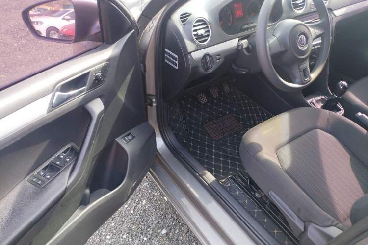 Used Volkswagen Jetta 2015 Zhuihui Edition 1.6L Manual Comfort Model Driver Seat