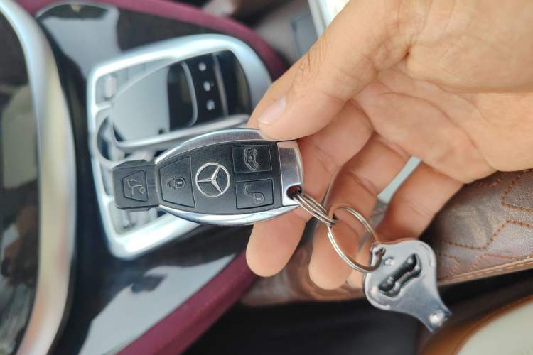 Used Mercedes-Benz V-Class 2017 V 260 Avantgarde Edition Vehicle Key