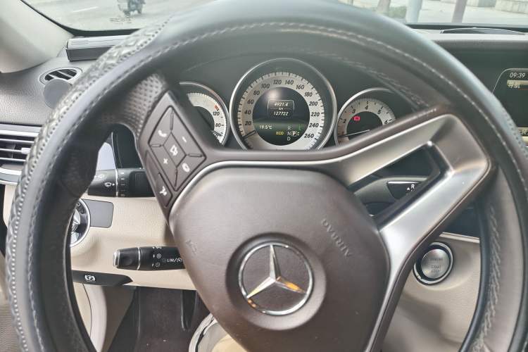 Used Mercedes-Benz E-Class 2015 E 260 L Sport & Fashion Model
