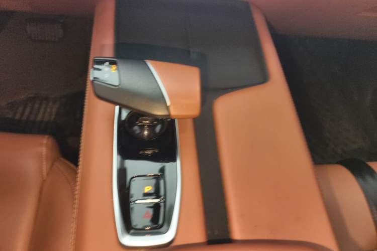 Used CHANGAN UNI-Z New Energy 2024 Blue Whale Smart Electric iDD 125km Beyond Edition Gear Lever