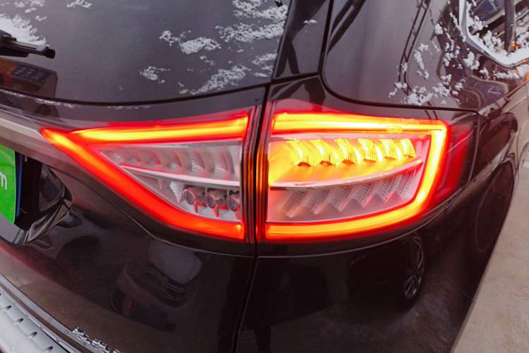 Used Ford Edge 2016 EcoBoost 245 Two-Wheel-Drive Titanium 7-Seater
