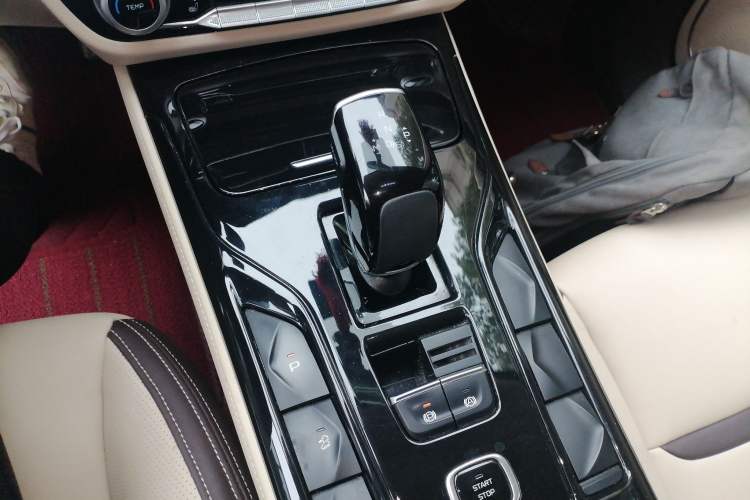 Used Bestune T77 2020 PRO 280 TID Automatic Luxury Model Gear Lever