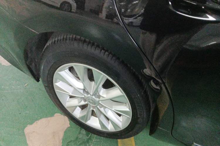 Used Lexus ES 2013 300h Elite Edition
