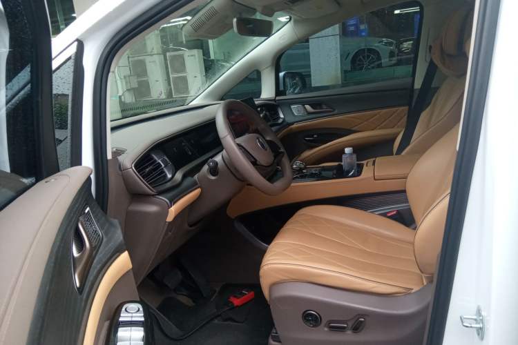 Used Denza D9 2022 DM-i 970 Four-Wheel Drive Flagship Model
