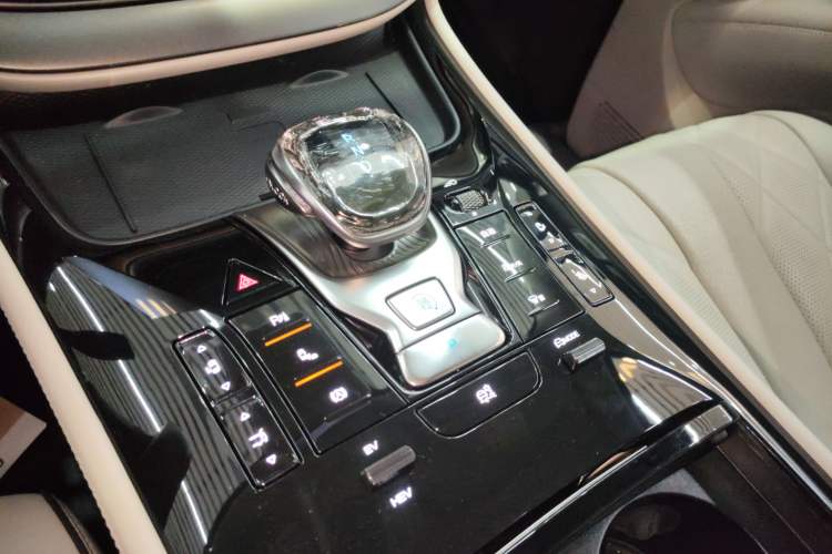 Used Denza D9 2024 DM-i 980 Four-Wheel Drive Prestige Model