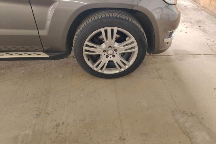 Used Mercedes-Benz GLK-Class 2013 GLK 300 4MATIC Dynamic Edition Right Front Wheel Hub