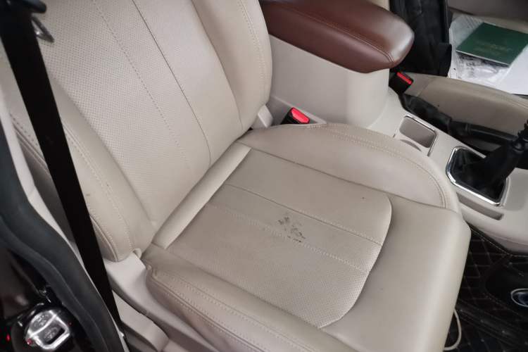 Used FORTHING Lingzhi 2020 M5L 2.0L Luxury 7-Seater Right Front Seat