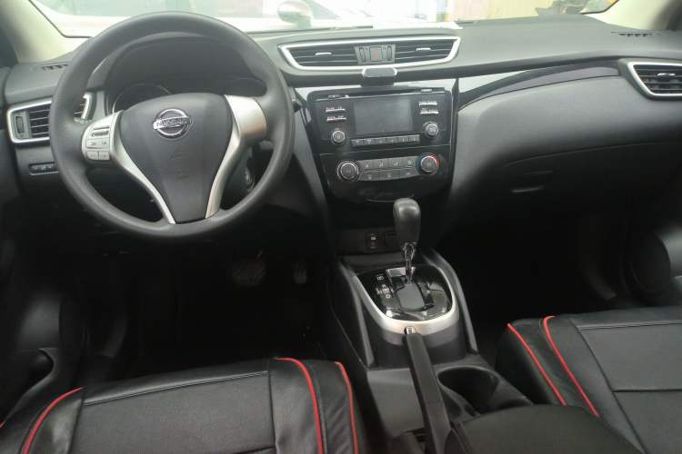 Used Nissan Qashqai 2016 2.0L CVT Elite Edition Center Console