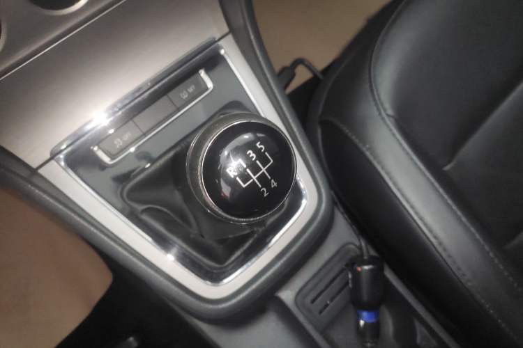 Used Volkswagen Lavida 2013 Restyled Classic 1.6L Manual Comfort Edition
