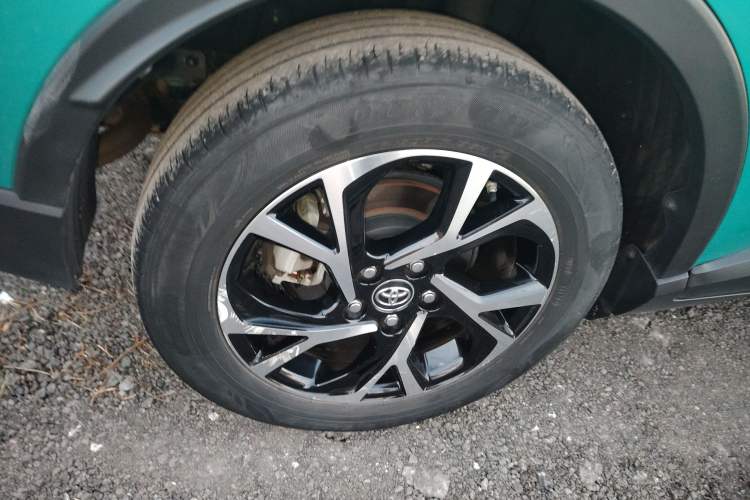 Used Toyota C-HR 2018 2.0L Luxury Sunroof Version China V Emission Standard