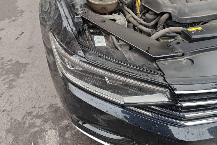 Used Volkswagen Magotan 2020 330TSI DSG Leading Model Right Front Headlight