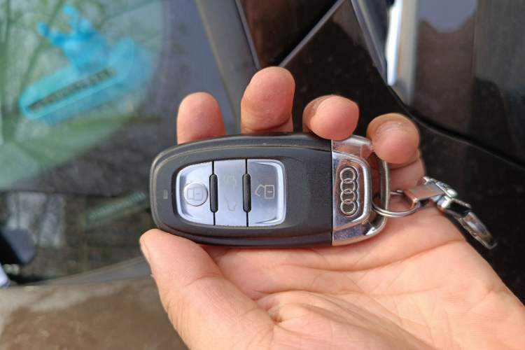 Used Audi Q5 2017 40 TFSI Technology Edition Vehicle Key