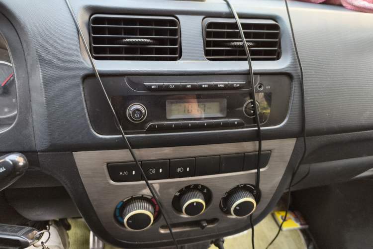 Used CHANGAN KAICHENG Taurus 2011 1.3L Standard Version Audio And AC Panel