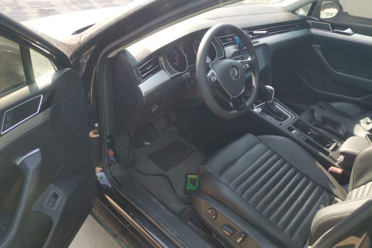 Used Volkswagen Magotan 2019 330TSI DSG Leading Model China VI Standard Driver Seat